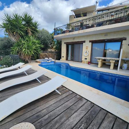 Sunny Gozo Getaway Pool & Easy Check-In Bed & Breakfast Ghajn il-Kbira  Dış mekan fotoğraf