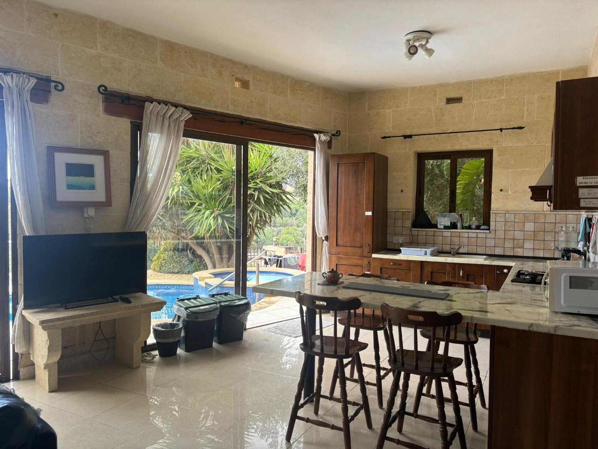 Sunny Gozo Getaway Pool & Easy Check-In Bed & Breakfast Ghajn il-Kbira  Dış mekan fotoğraf