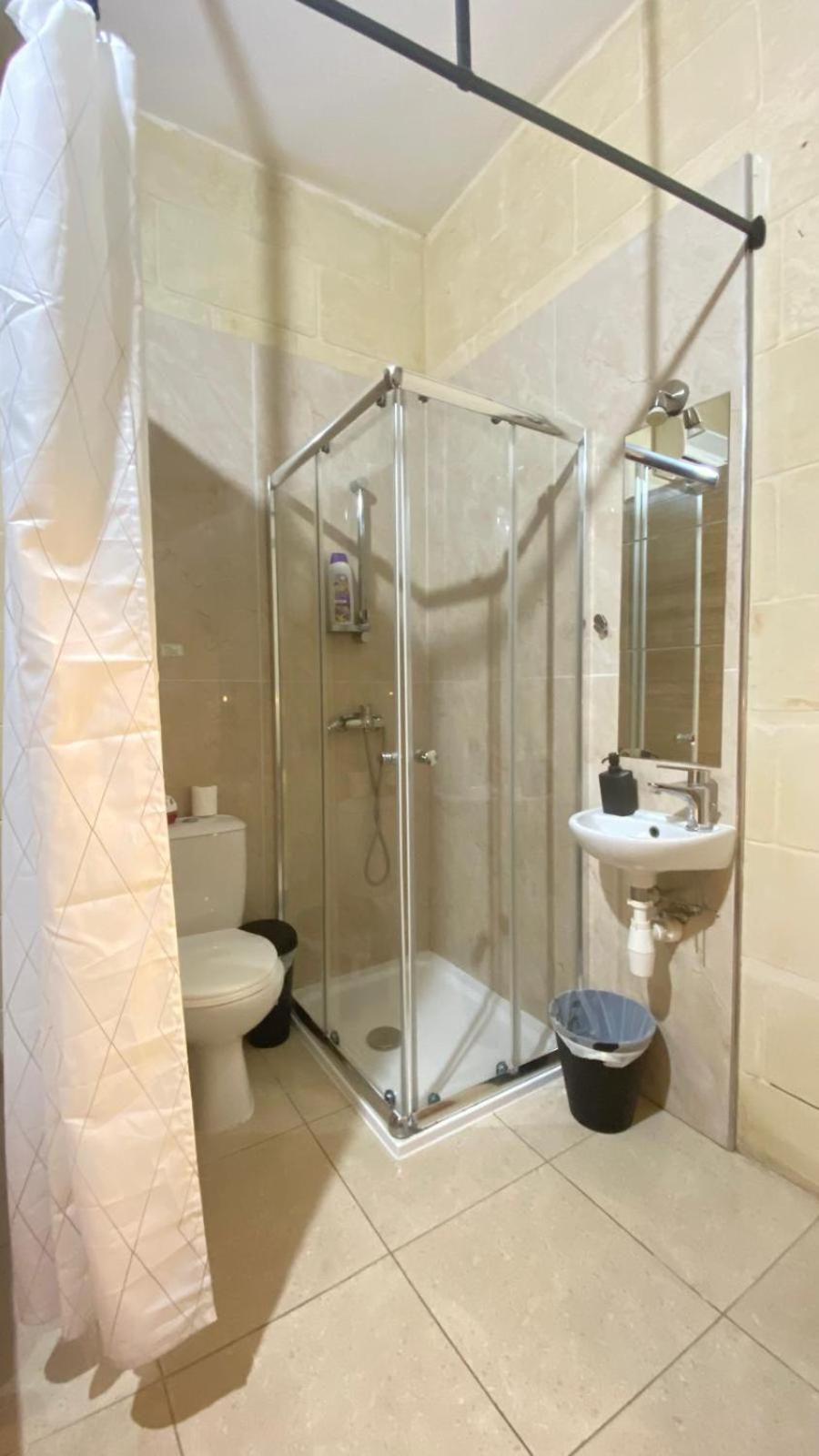 Sunny Gozo Getaway Pool & Easy Check-In Bed & Breakfast Ghajn il-Kbira  Dış mekan fotoğraf