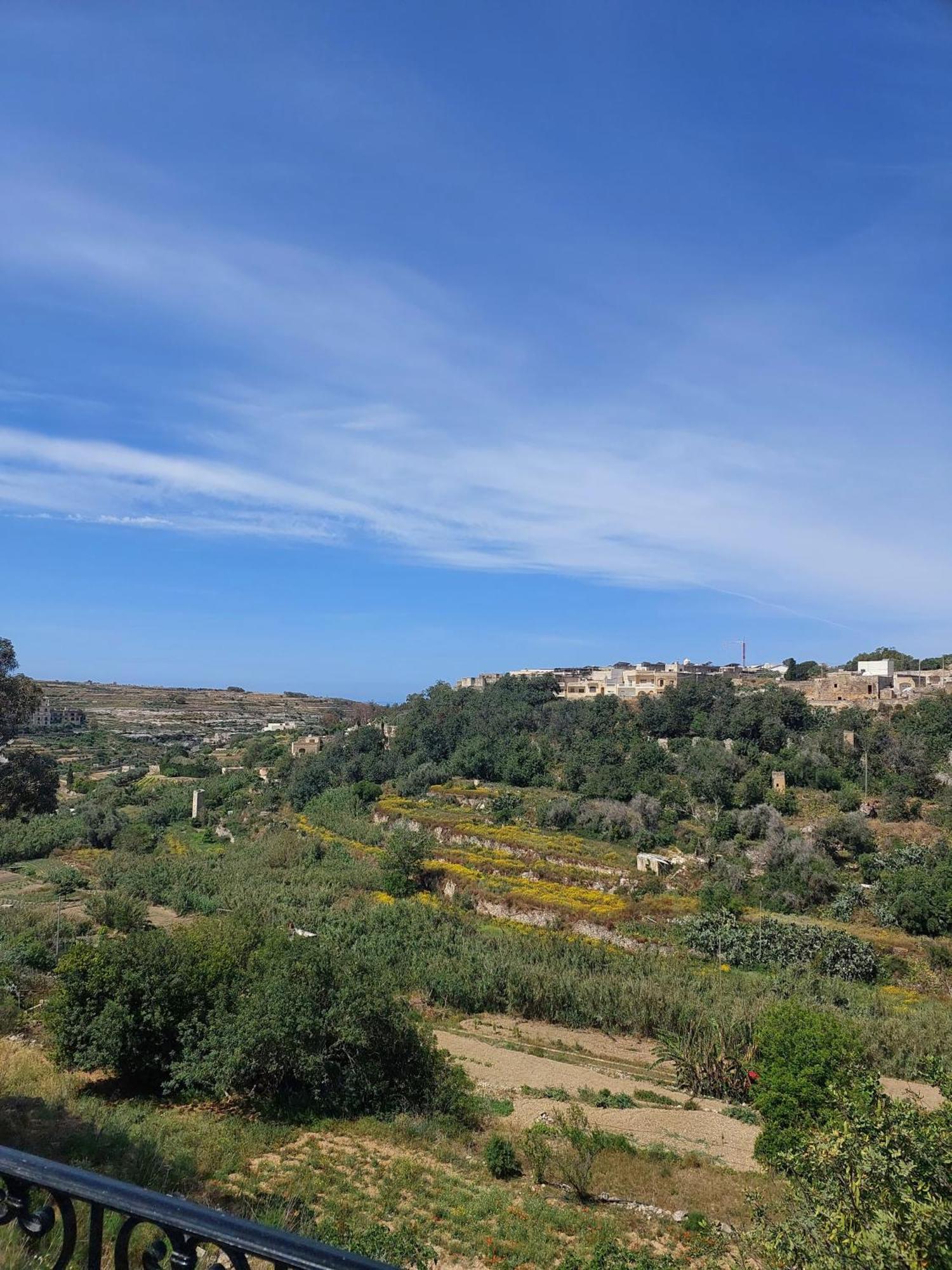 Sunny Gozo Getaway Pool & Easy Check-In Bed & Breakfast Ghajn il-Kbira  Dış mekan fotoğraf