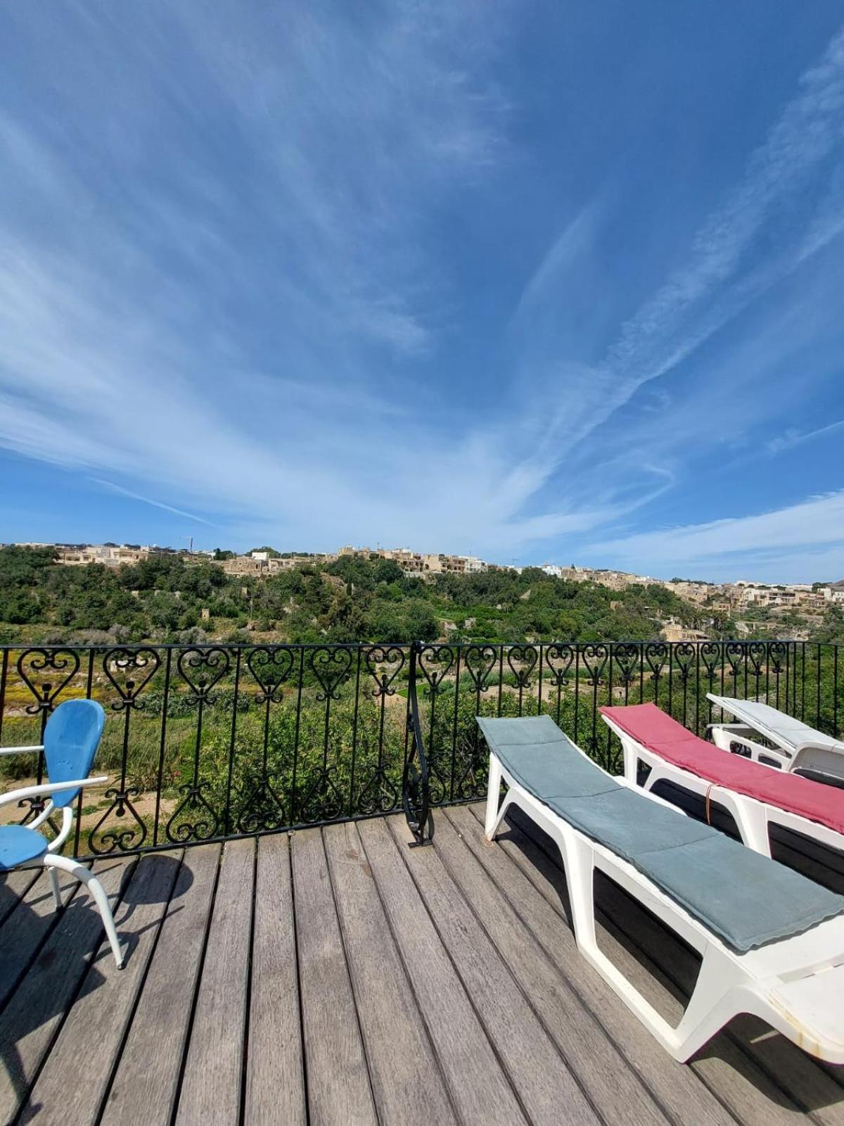 Sunny Gozo Getaway Pool & Easy Check-In Bed & Breakfast Ghajn il-Kbira  Dış mekan fotoğraf
